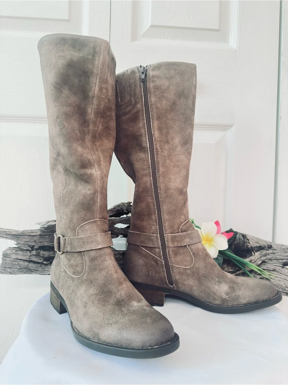 BORN ~ Brown Leather Round Toe Wide Calf Knee-High Boots w/Inner Zipper size 7.5